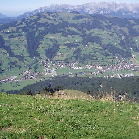 Haus Hirzinger Apartamento Brixen im Thale Exterior foto