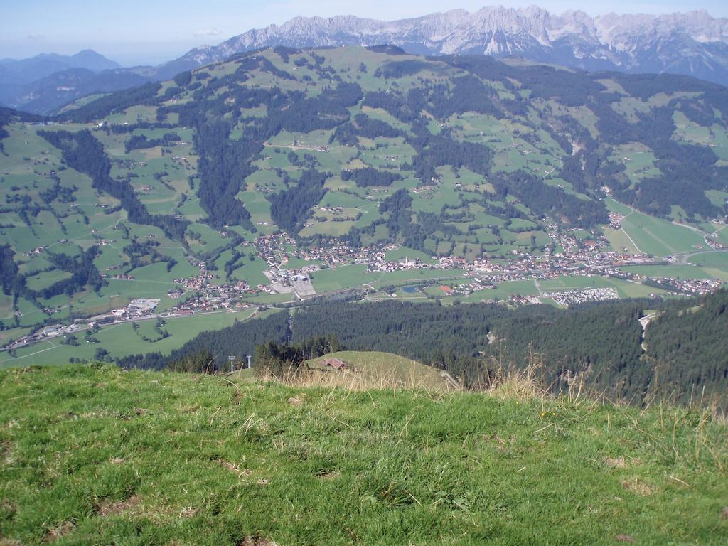 Haus Hirzinger Apartamento Brixen im Thale Exterior foto